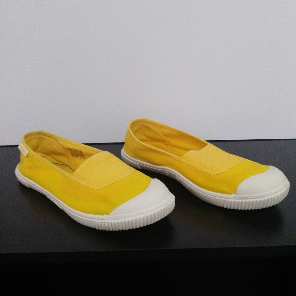 Keen canvas slip on